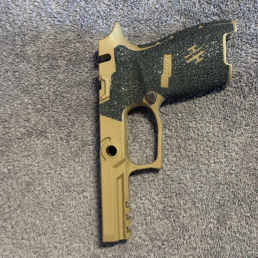 Sig Sauer P320c/M18 Grip Modile - Picture 2 of 2